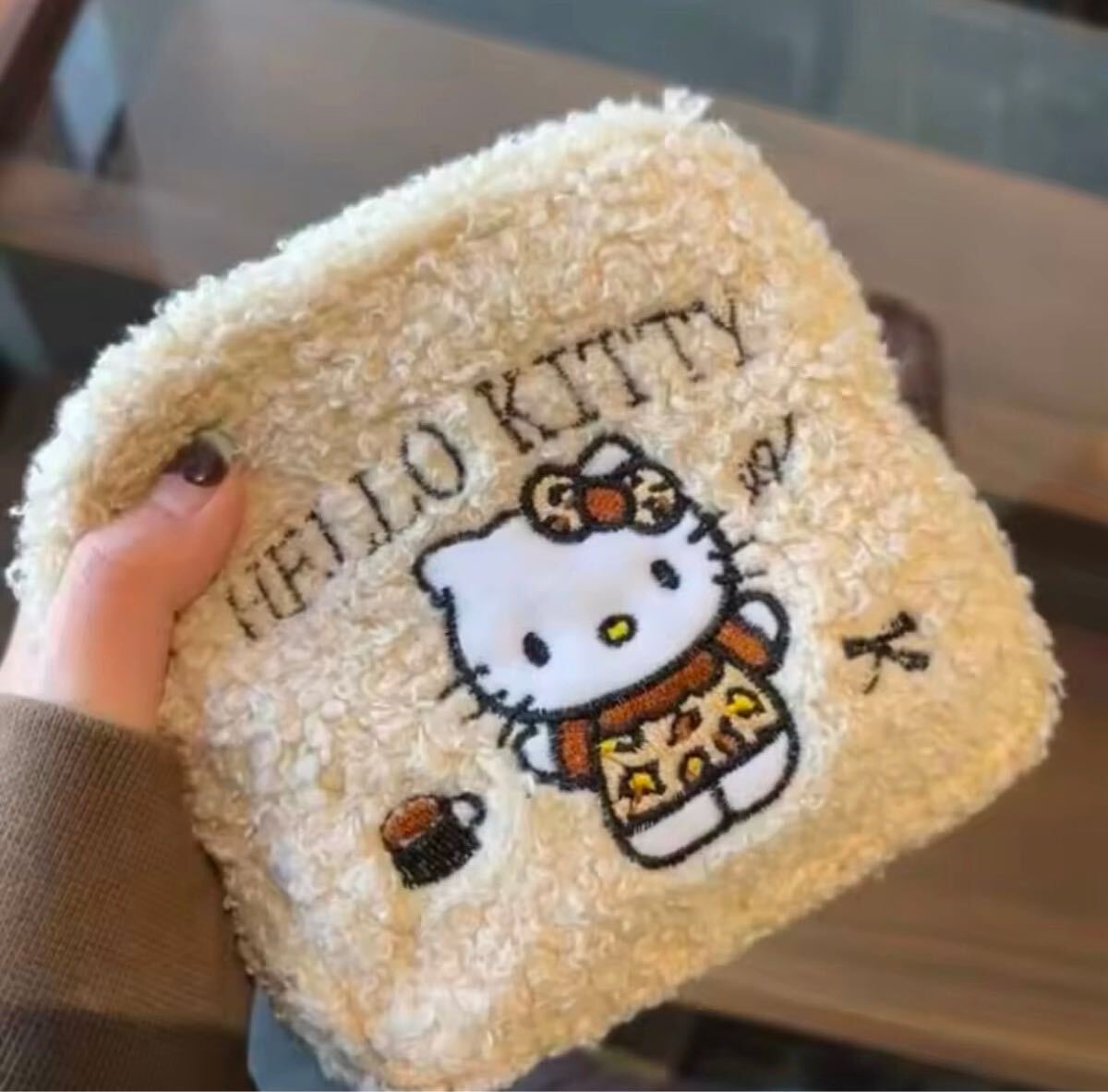 【新品未使用】ハローキティ キティーちゃん ポーチ フリース ホワイト 海外製品拍卖