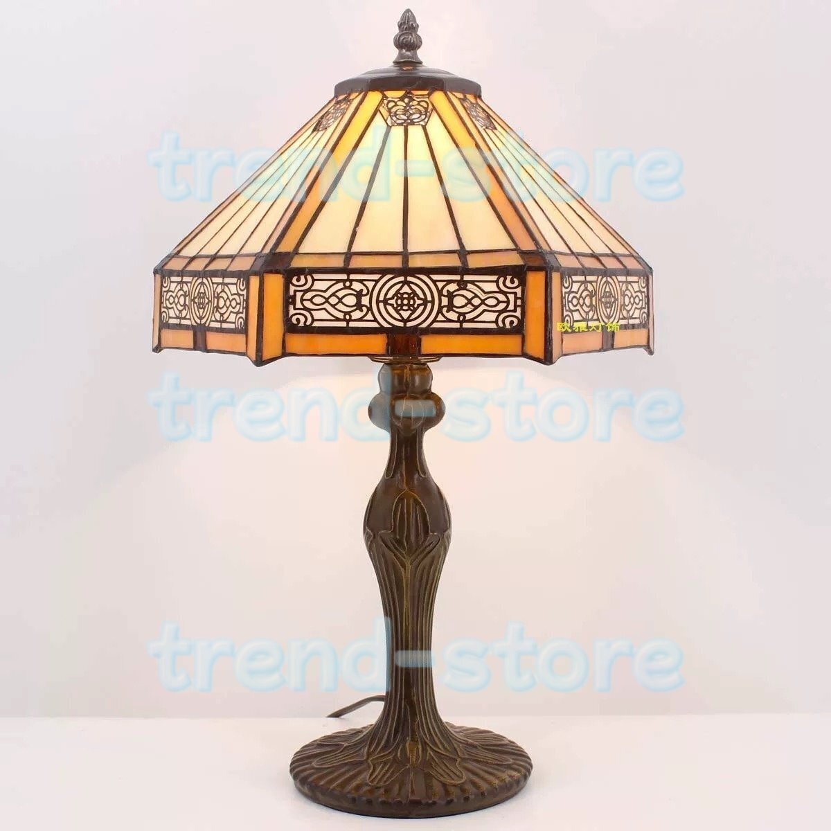 ステンドランプ 照明 ステンドグラス アンティーク 花柄 レトロな雰囲気 室内装飾 ティファニー テーブルスタンド拍卖