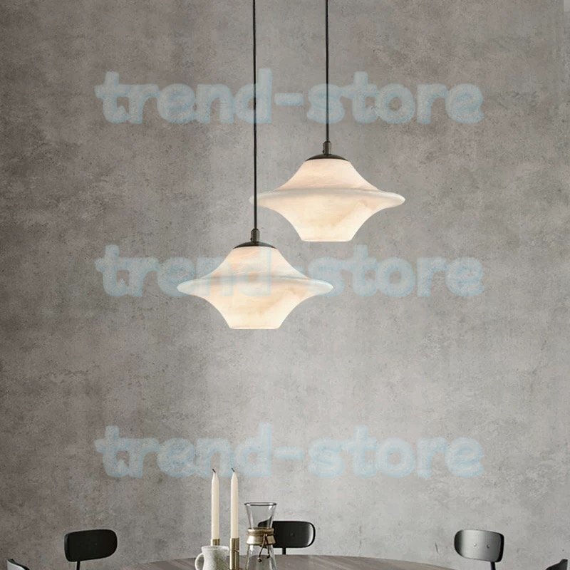 新しい北欧モダンシンプルレストランのカウンターガラスのUFOシャンデリアアイデア装飾店舗寝室ベッドヘッドライト拍卖