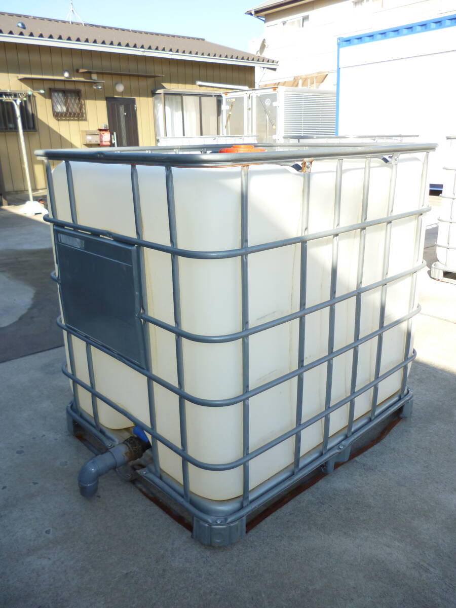 中古 1K タンクローリー?1000リッター.パレットタンク 1K 1パレの値段です燃料で使用していたとのことです拍卖