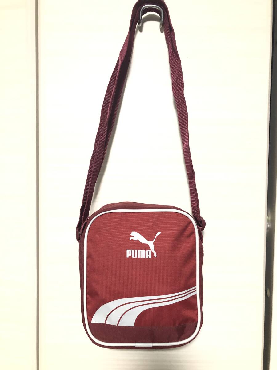 PUMA プーマ ミニショルダーバッグ 赤(エンジ)(USED)~カジュアル、スポーツ、ポーチ、ジム、移動、クラシック~ 拍卖