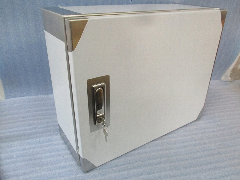 Kのな5471 未使用 日東工業 ステンレスSR形制御盤キャビネット SR20-54N 鍵付 屋内用 鉄製基盤 水切、防塵・防水パッキン付拍卖