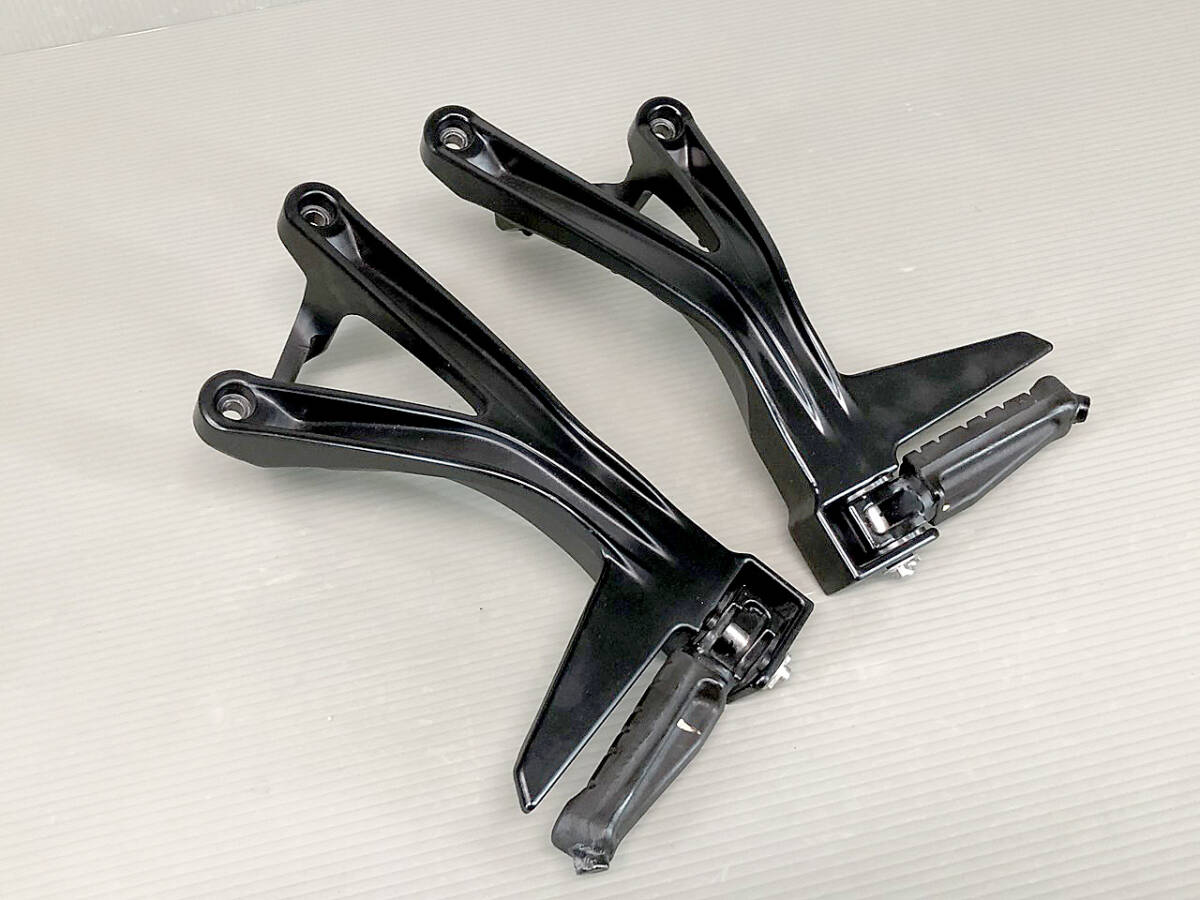 KTM RC390 純正 タンデムステップ 左右 905.03.048.000 / 905.03.049.000 (2501DDH0106)拍卖