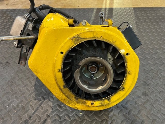 ■スズキ SS555 エンジン 実動車より取り外し 電装系付属 サビ少ない 程度良好 除雪機部品 配送可能 札幌発 22BJA0116拍卖