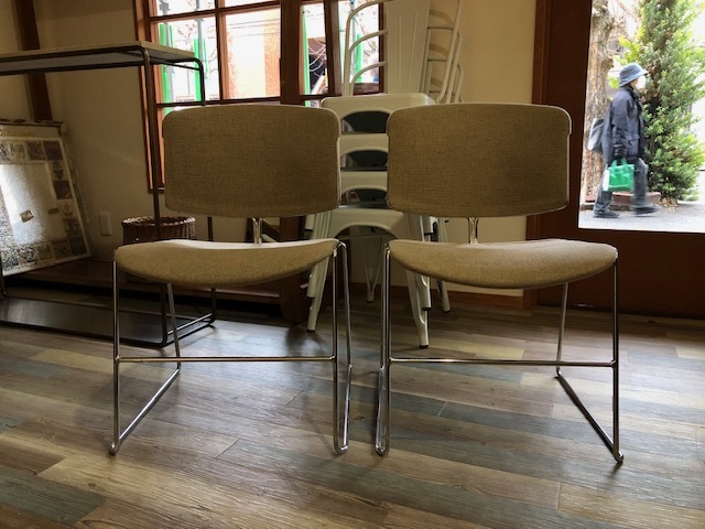 G0110★スチールケース インダストリアルデザイン ファブリック生地 スチールフレーム スタッキングチェア 2脚セット 45.5 40.5 75 41cm拍卖