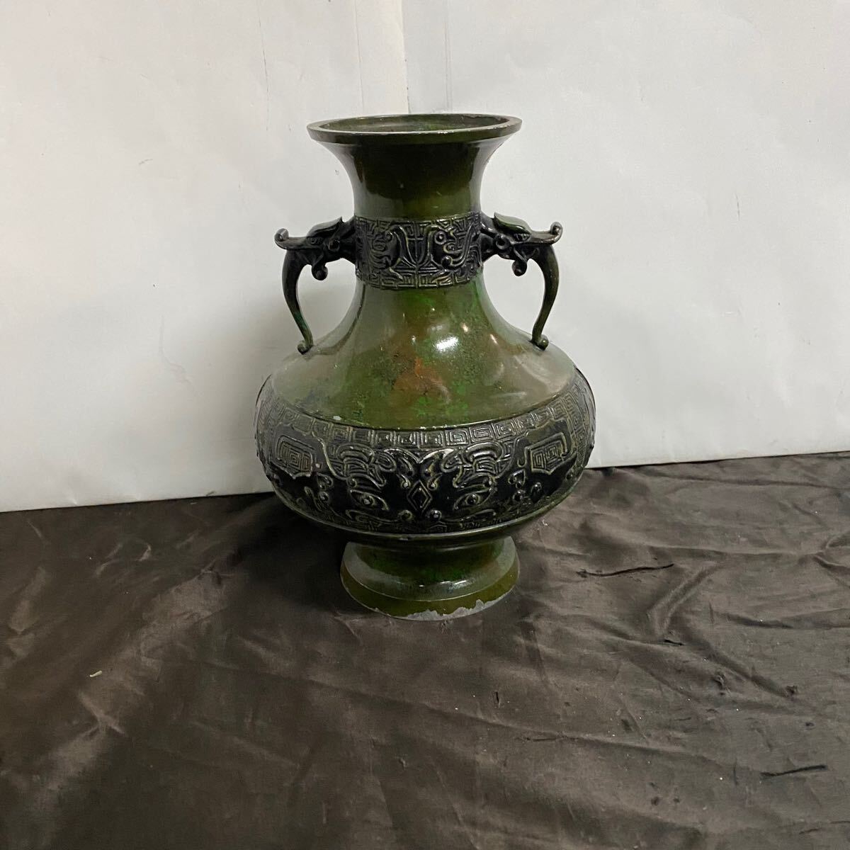 詳細不明 花器 高さ約21cm 花瓶 金属製?拍卖