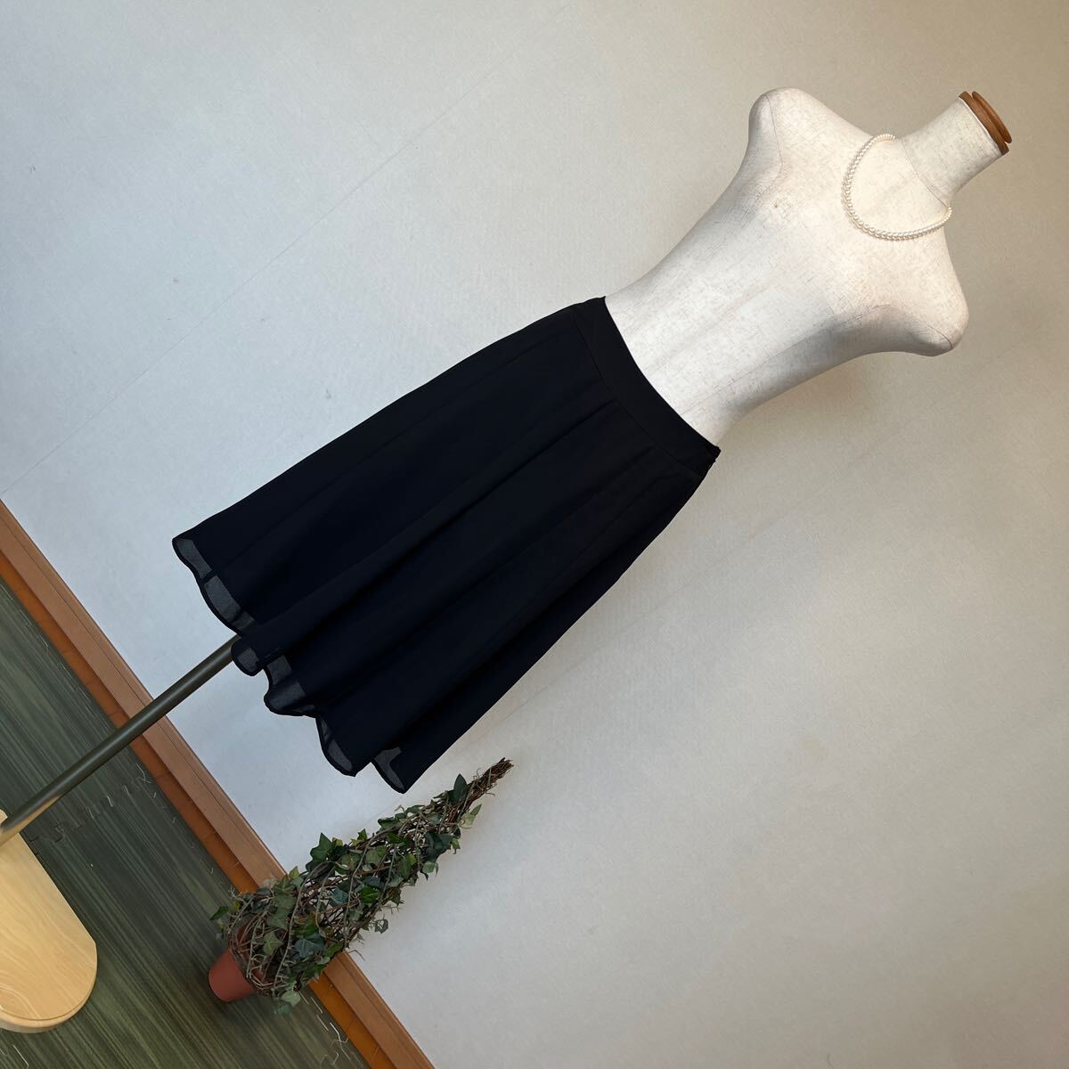 2-7新品 ブラックフォーマルスーツひざ丈シフォンフレアースカート黒 セレモニースカート ビジネススカート 9号 M 卒業式入学式通勤拍卖
