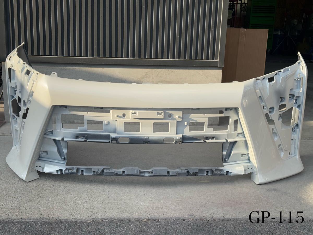 115【 トヨタ: 80系ヴォクシー 後期 】フロントバンパー ホワイト系 ※個人宅配送不可 西濃運輸発送着払い 拍卖
