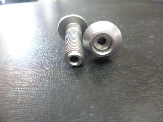 キャリパーボルト M10mm 30mm ピッチ1.25 中空ボルト 軽量ボルト 2本 定形外可拍卖