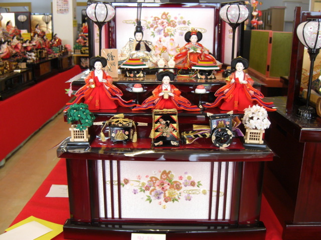 【TI山室家具】★【全国送料無料】【限界価格】雛人形!ひな人形!お雛様!桃の節句!コンパクトに収納!収納三段飾り!(新品展示品)拍卖