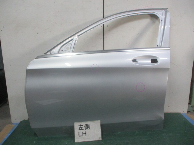 ベンツ W205 Cクラス フロント左ドアパネル 775 A205720010564 *個人宅配送不可*拍卖