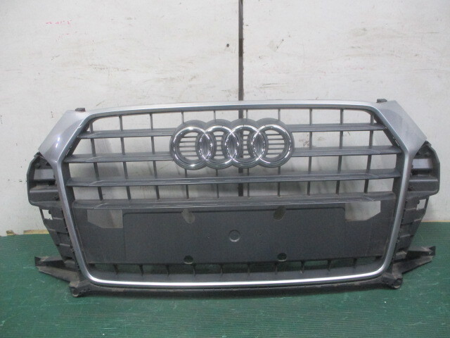 アウディ Audi Q3 1.4 ABA-8UCZD フロントグリル ラジエターグリル 8U0853651P *個人宅配送不可*拍卖