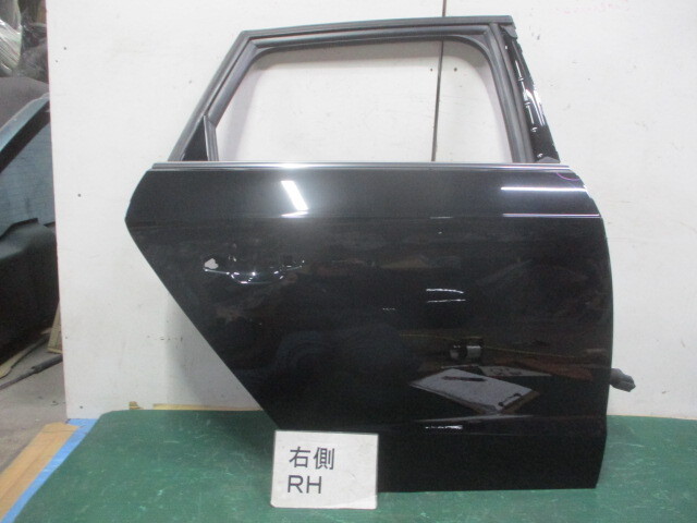 Audi アウディ A3 DBA-8VCXS SPORTBACK リヤ リア右ドアパネル 0E/Y9T 8V4833052B拍卖