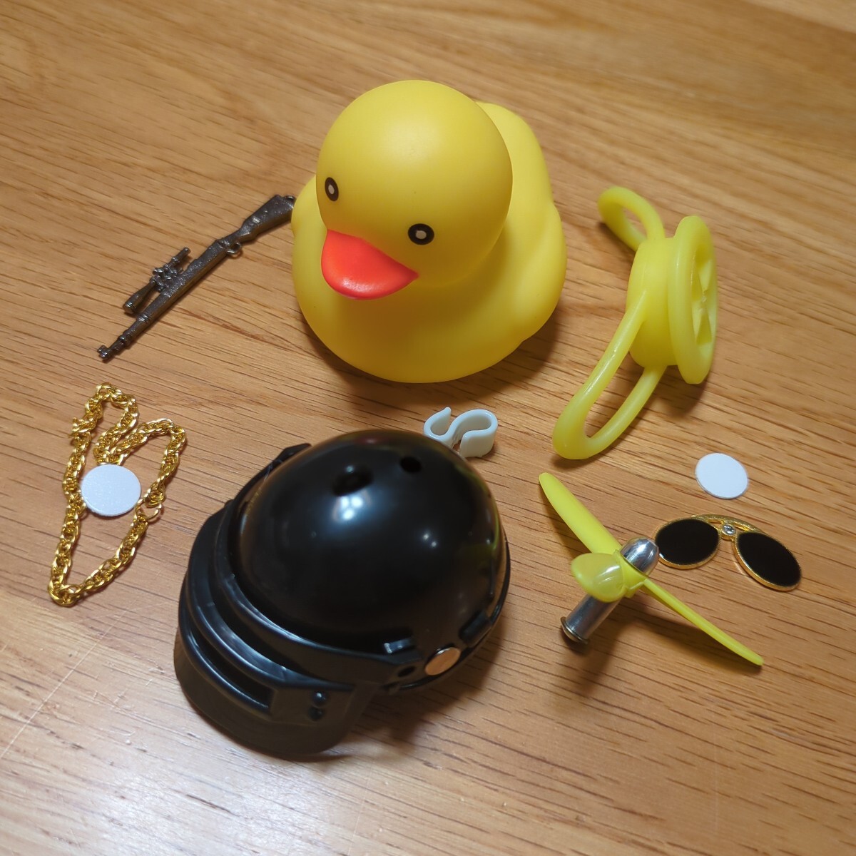【新品未使用】非売品 アヒル隊長パフホーン 自転車パフホーン ヘルメット プロペラ ネックレス ライフル サングラス ブラック ソフビ拍卖