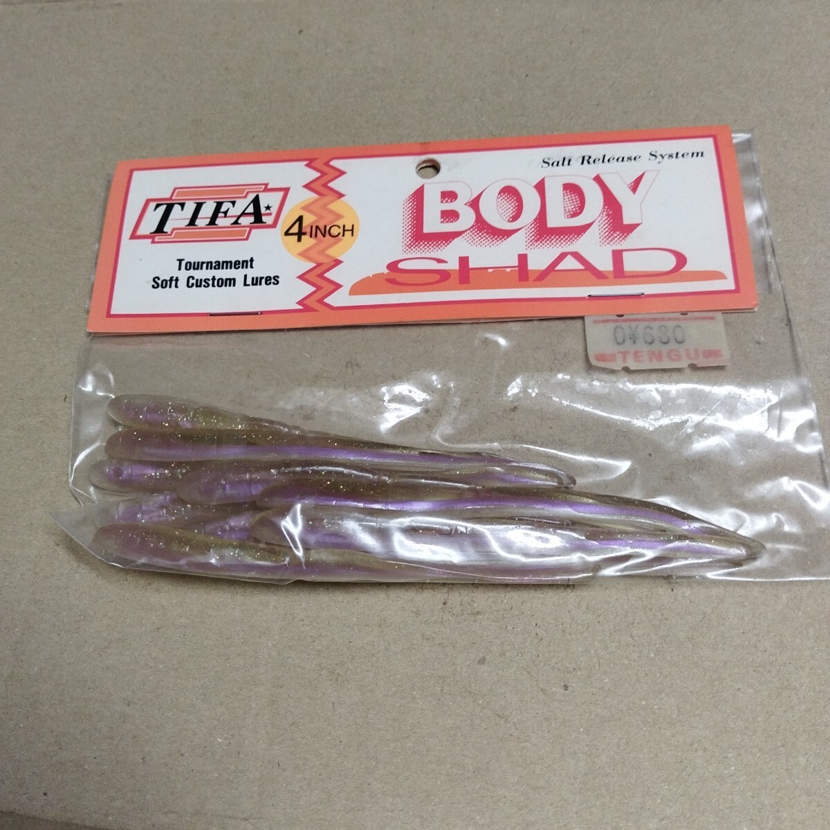 ティファ未使用品ボディシャッド4インチパープルホログラムシャッド拍卖