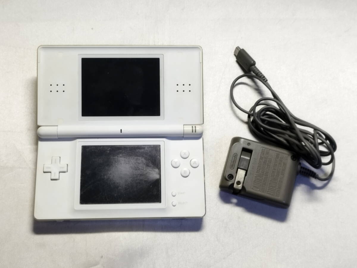 中古品/欠品有り ニンテンドーDSハード ニンテンドーDS Lite本体 クリスタルホワイト 箱説欠品 デコシール跡有り拍卖