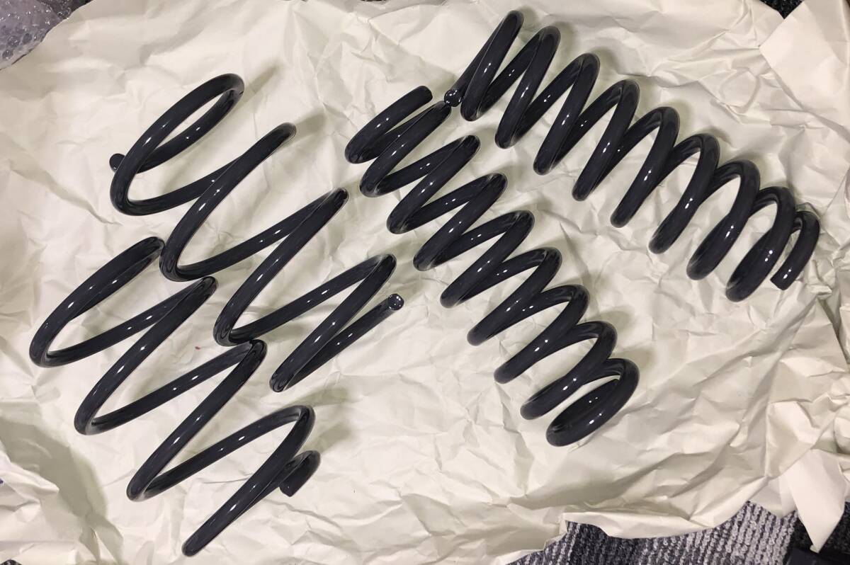 TOYOTA ヤリスクロス(型式:MXPJ10)HYBRID用 30mmUP 国内生産アッパースプリング 前後4本セット拍卖