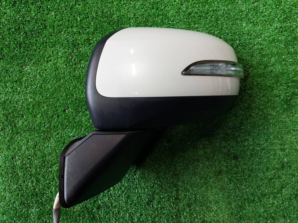 ダイハツムーヴカスタム DBA-LA100S ドアミラー助手席(動作確認済)カラーNO:W24  9ピン 初年度登録:平成25年拍卖