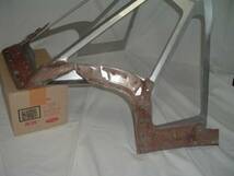【零戦】第一風防下部フレーム(オリジナル暗緑色が一部残有り)拍卖
