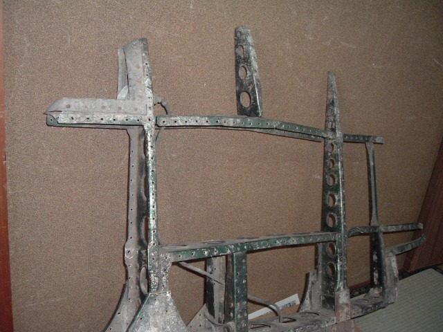 【零戦21型】主翼翼単フレームの大型留め金(108mm×125mm)拍卖