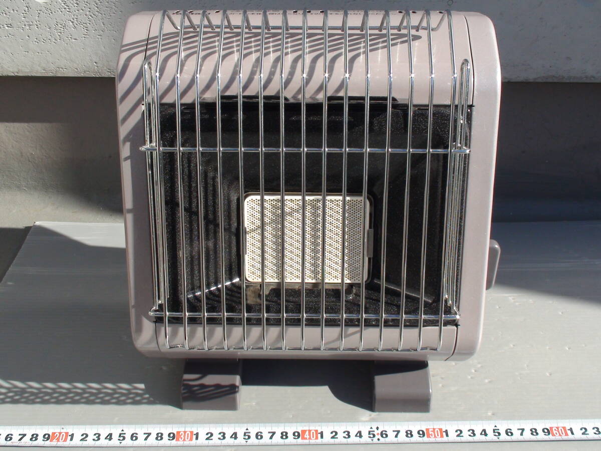 ★ 良品・ジャンク★Iwatani イワタニ★カセットガスストーブ★岩谷産業 ★CB-STV-3【速暖・持ち運び簡単・屋内専用】暖かいストーブです★拍卖