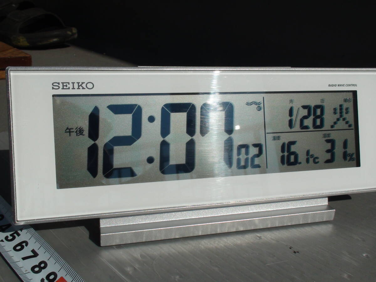 ★良品・美品★SEIKO★電波時計(温湿度付・アラーム連動・自動点灯)★SQ762W★ホワイト色★拍卖