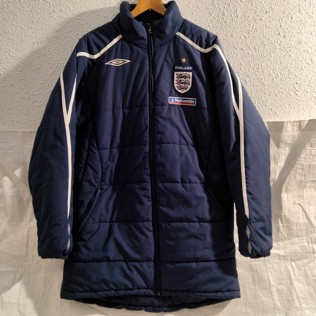 UMBRO アンブロ イングランド 英国 代表 中綿 ジャケット ベンチコート ネイビー スリーライオン nationwide NAVY 化繊 ダウン 拍卖