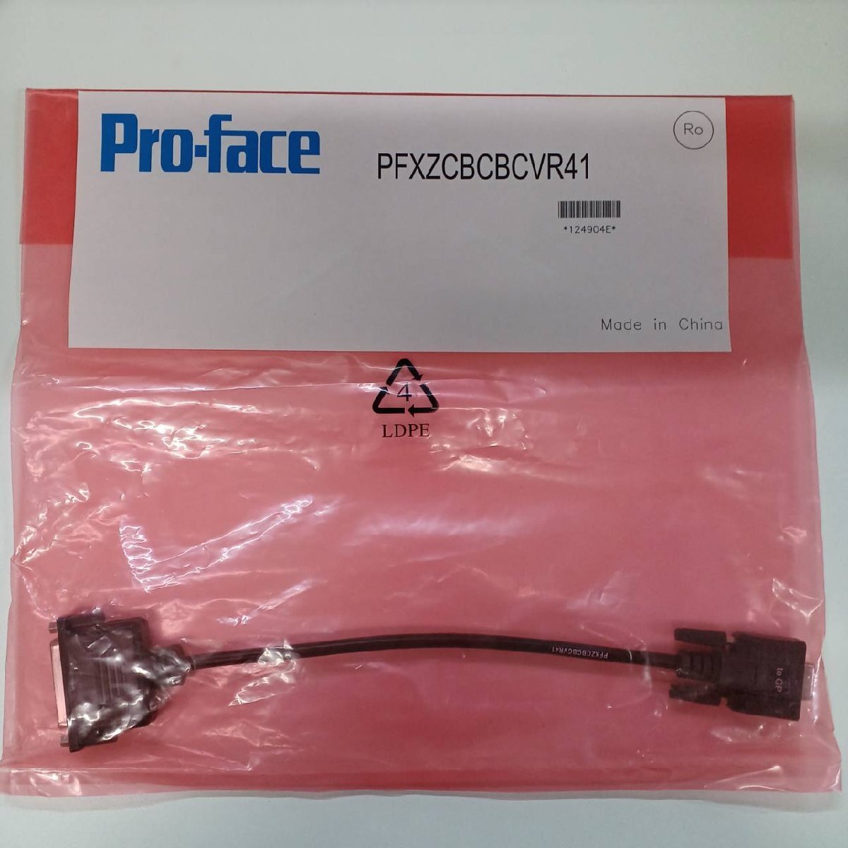 【新品未使用品】PFXZCBCBCVR41 変換ケーブル Pro-face A-014拍卖