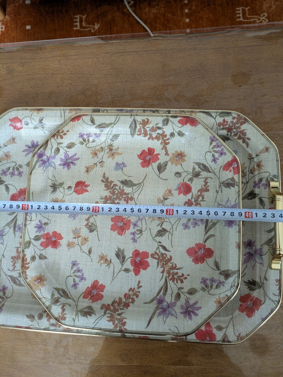 昭和レトロ 花柄お盆2枚組 合成漆器 未使用品 長期間自宅保管の商品です H−1−3拍卖