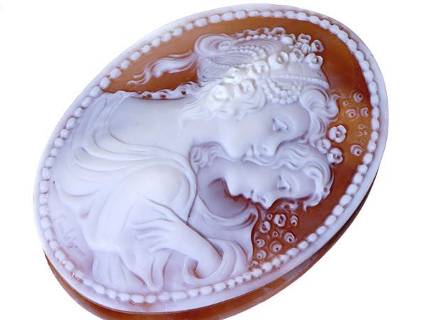 【ジュエリー極】フルーリオ作 綺麗な2人の女性と花の彫刻 高級シェルカメオルース 70.1mm×51.8mm w4869i【送料無料】拍卖