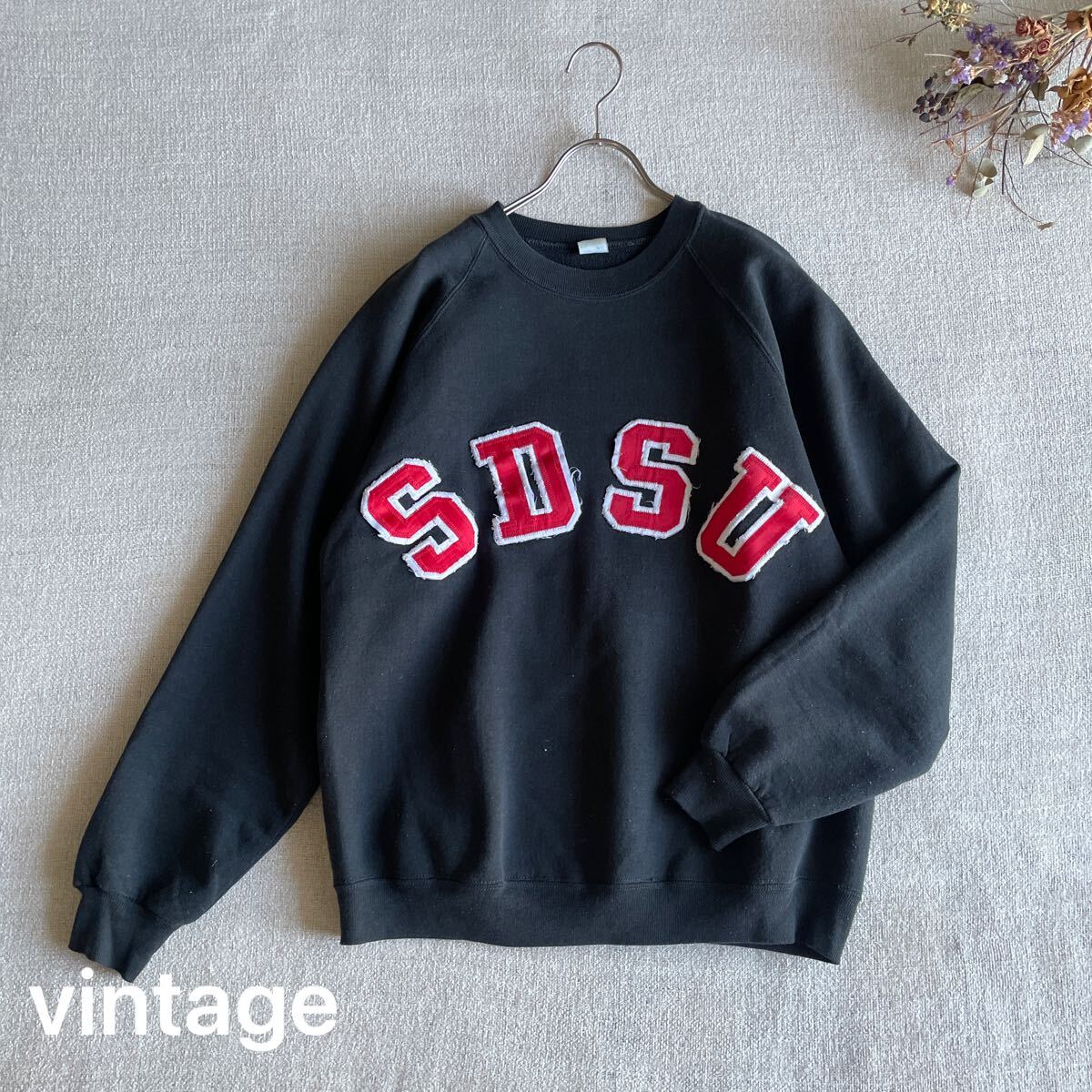 古着 スウェットトレーナー カレッジロゴ クルーネック トップス 黒 ヴィンテージ Mサイズ 相当 長袖 used ユーズド プルオーバー拍卖