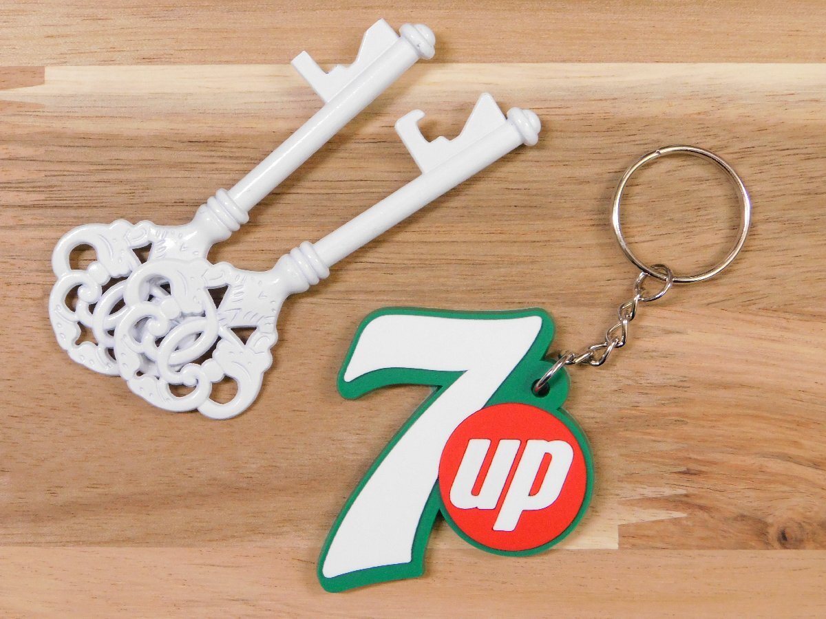 ◆送料\110◆【7UP・セブンアップ】※《企業ロゴ・ラバーキーホルダー 》 アメリカン雑貨 キーリング RC101拍卖