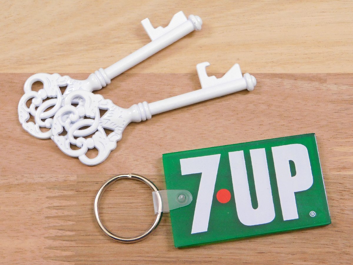 ◆送料\110◆【7UP・セブンアップ】※《ロゴ・ラバーキーホルダー》 69~75年代ロゴ アメリカン雑貨 キーリング拍卖