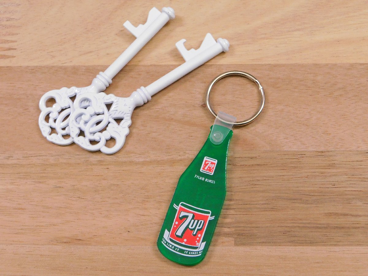 【7UP・セブンアップ】※《ロゴ・ラバーキーホルダー》 39~69年代ロゴ アメリカン雑貨 キーリング拍卖