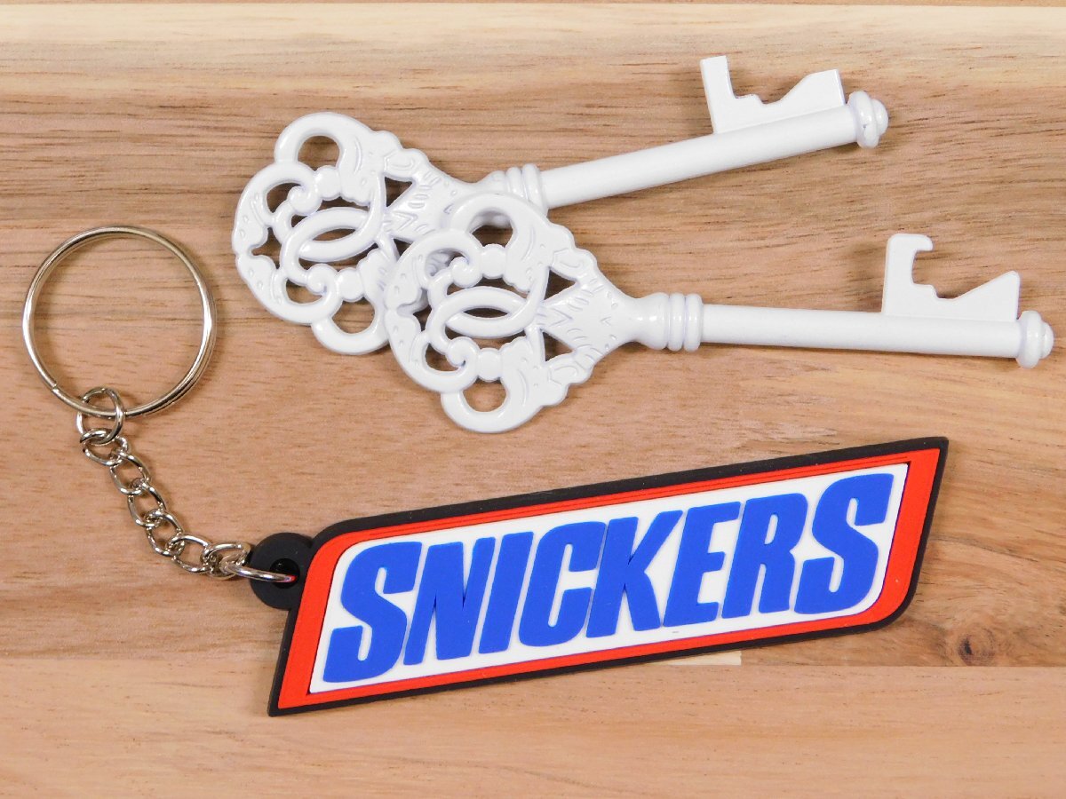 ◆送料\110◆【SNICKERS・スニッカーズ】※《企業ロゴ・ラバーキーホルダー》 アメリカン雑貨 キーリング RC063拍卖