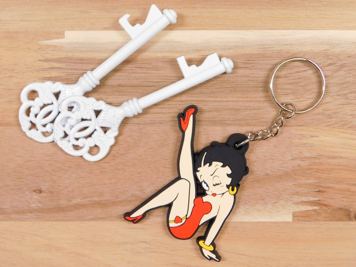 ◆送料\110◆【Betty Boop・ベティちゃん】※《キャラクターラバーキーホルダー》 アメリカン雑貨 キーリング RC029拍卖