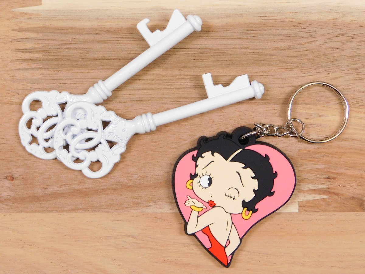 ◆送料\110◆【Betty Boop・ベティちゃん】※《キャラクターラバーキーホルダー》 アメリカン雑貨 キーリング RC030拍卖