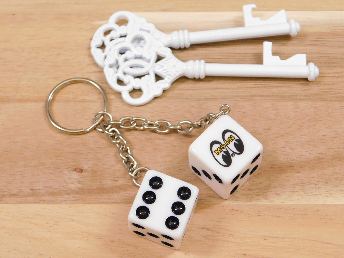 ◆送料\140◆【MOONEYS・ムーンアイズ】※《Twinダイスキーリング / ホワイト》 MKR187WH サイコロ キーホルダー拍卖