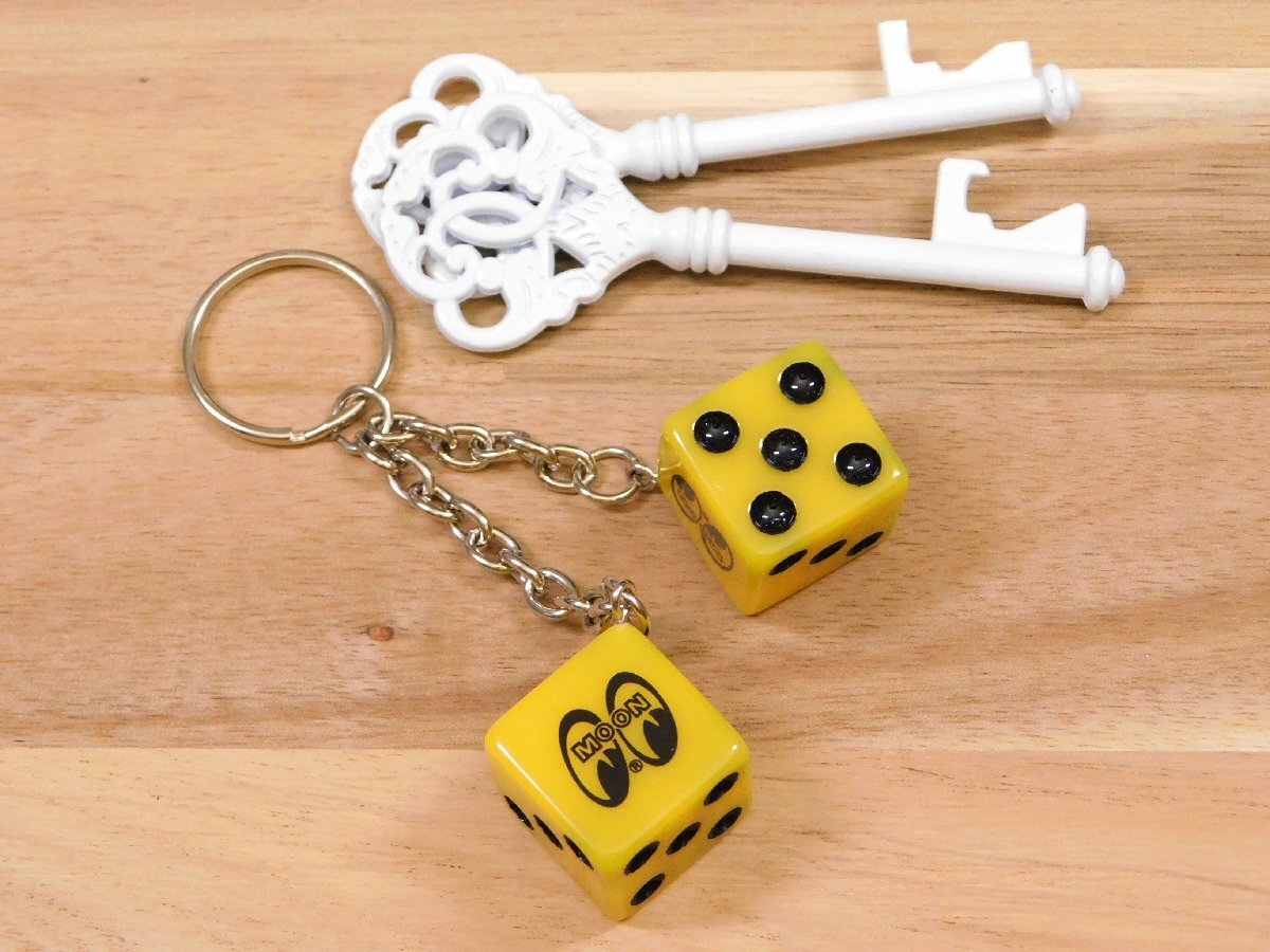 ◆送料\140◆【MOONEYS・ムーンアイズ】※《Twinダイスキーリング / イエロー》 MKR187YE サイコロ キーホルダー拍卖
