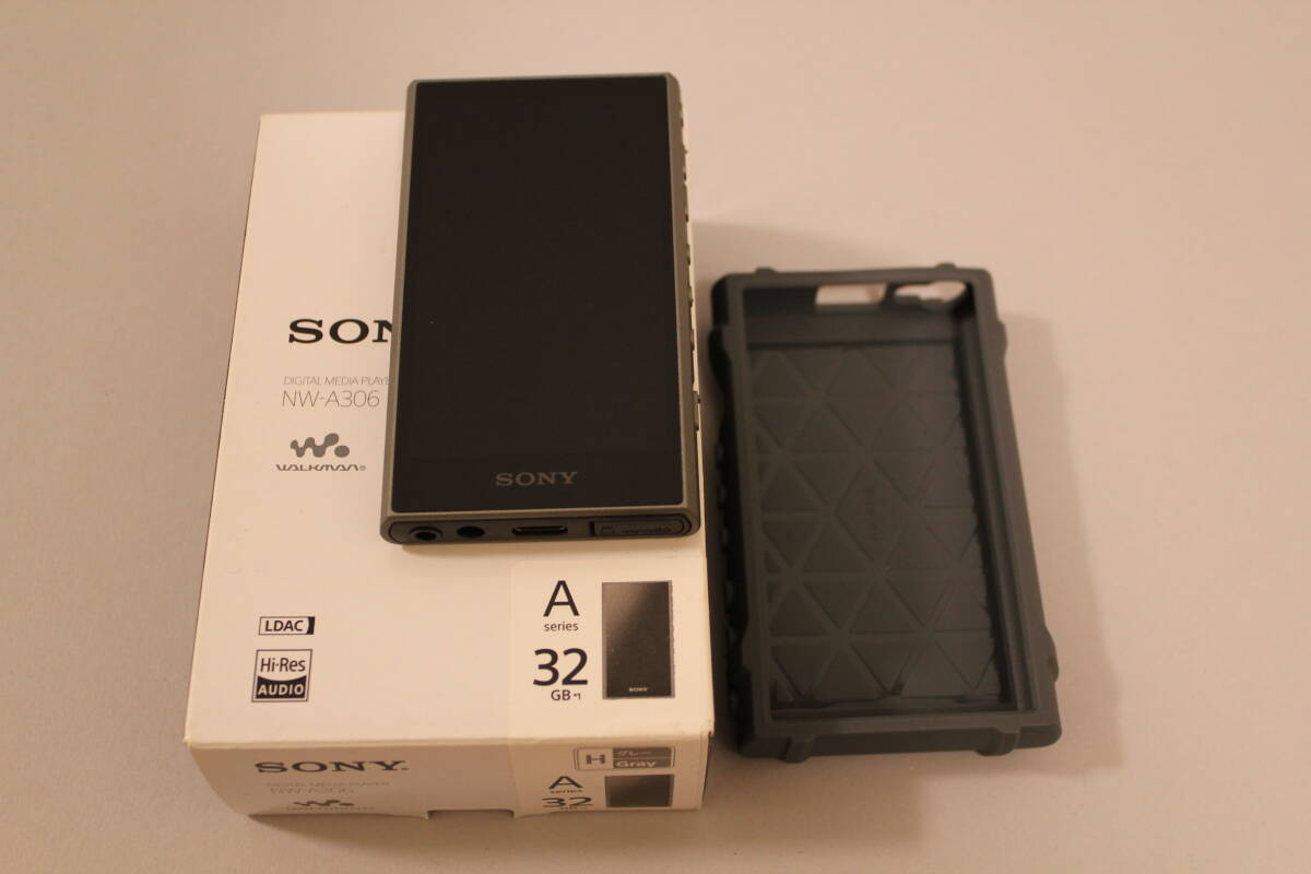 【超美品】SONY ( ソニー ) / NW-A306 HC グレー ポータブルオーディオプレーヤー+microSD 256GB+ケースカバー拍卖