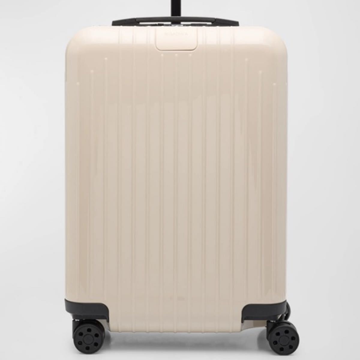 RIMOWA リモワ Essential Lite アイボリー 37L 機内持ち込み拍卖