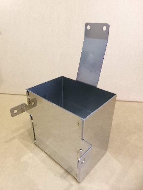 kawasaki ZAPPER Z650 KZ650 ザッパー 小物入れ キャブ変更やエアクリBOX取外しにてシート下収納スペース ステンレス製ケース拍卖