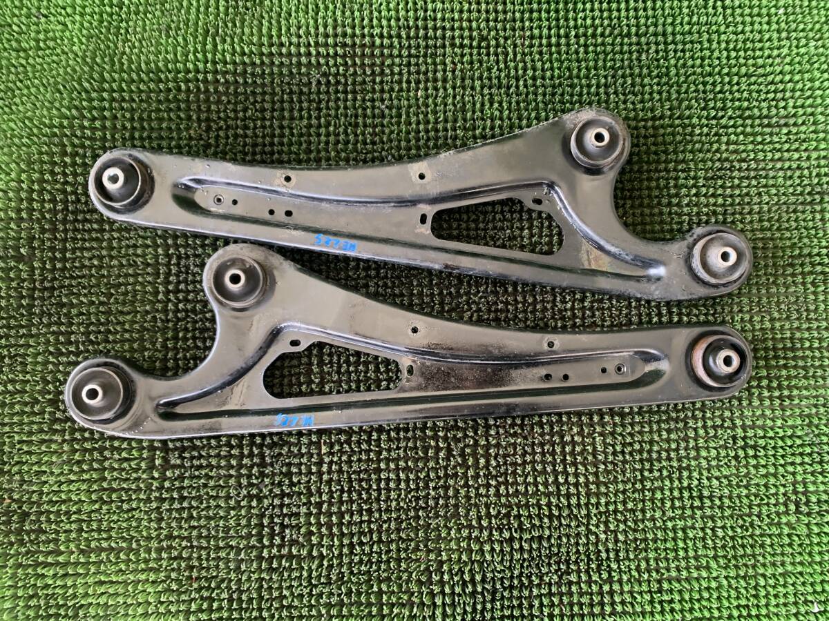 ●即決値段●ガタなしブーツ割れなし● Z5-1 スズキ アルトラパン HE22S リア ロアアーム 左右 ロワアーム拍卖