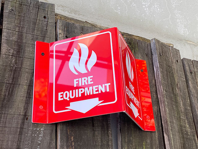 「消火器はココ」 プロジェクションサイン ■ アメリカン雑貨 アメリカ雑貨拍卖