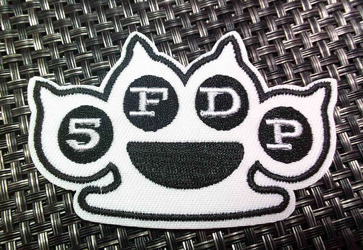 《白黒メリケンサック風5FDP》◆新品ファイヴ・フィンガー・デス・パンチ  アメリカ メタル刺繍ワッペン◆ミリタリー・サバゲー■衣服DIY拍卖