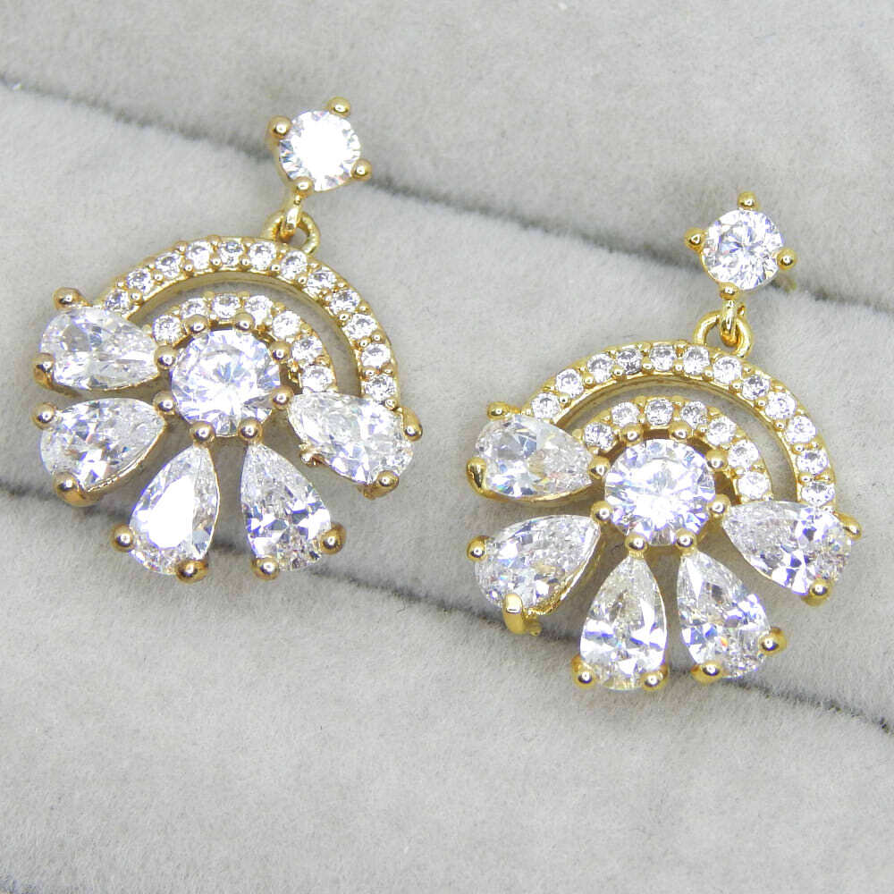 憧れの最上級 Gold Plated ジルコニア ハーフフラワー CZホワイトダイヤモンドピアス シルバー925 レディース 限定 イヤリング化可拍卖