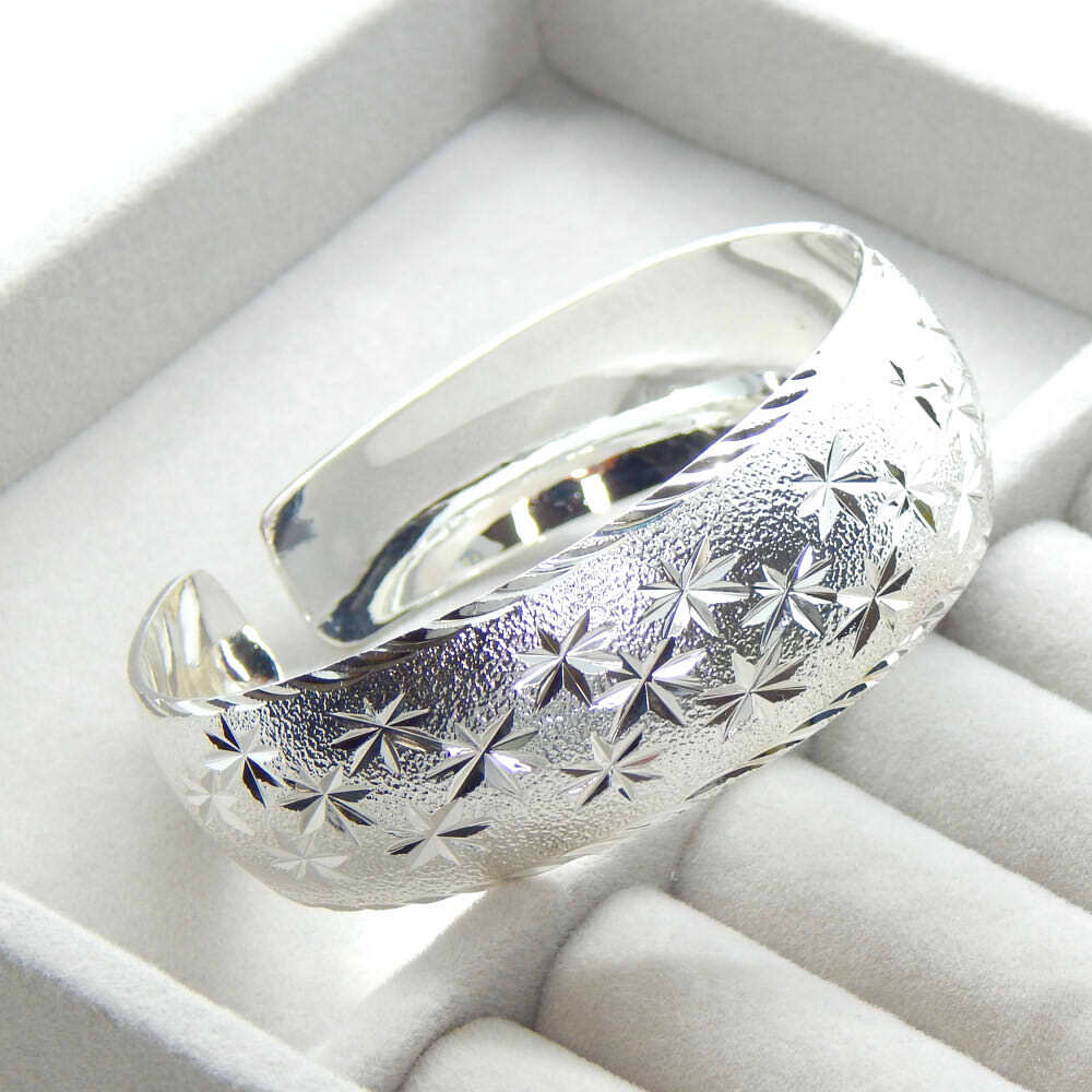 新品★送料無料 高級感 逸品 オススメ シルバーバングル 星 柄 スター 絶品 男女兼用 アクセサリー ブレスレット レディース メンズ拍卖