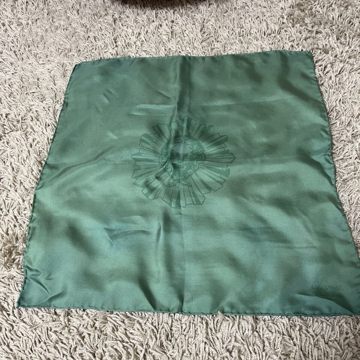美品 シャルべ CHARVET フランス ポケットチーフ スカーフ シルク100 ライトグリーン 最高級 46㌢×46㌢拍卖