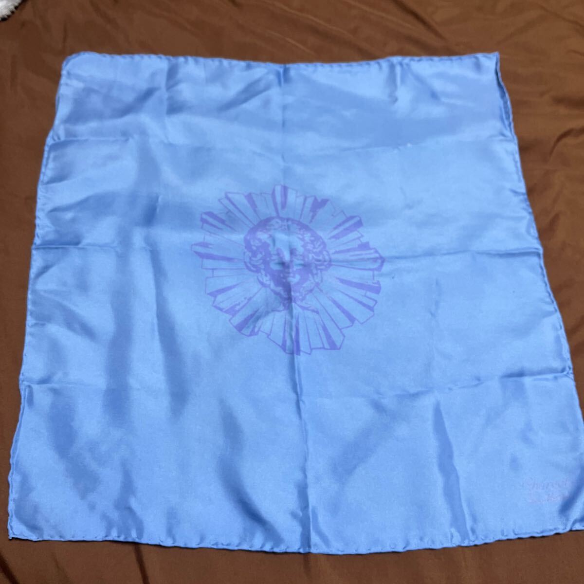 美品 CHARVET シャルべ フランス 最高級 ポケットチーフ ライトブルー アイスブルー シルク100% 46㌢×46㌢ 極薄 スカーフ拍卖