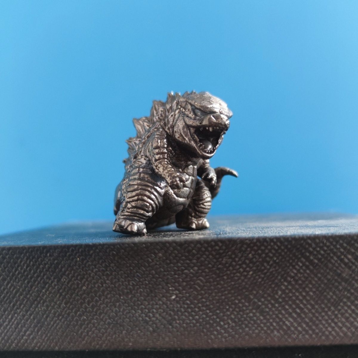 新入荷人気品 真鍮製 無垢 アンティーク仕上げ ゴジラVSキングコング2 帝国の興隆 ゴジラ モデル 車内飾り拍卖